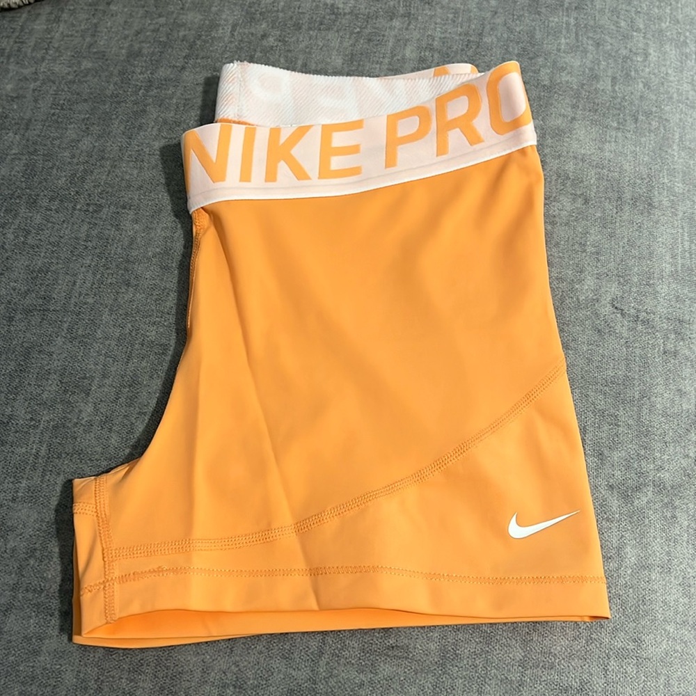 🧡 Nike Pro Shorts